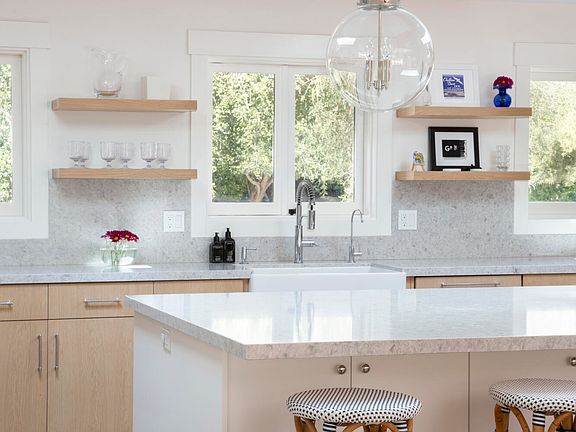 4th image of 2815 E Valley Rd