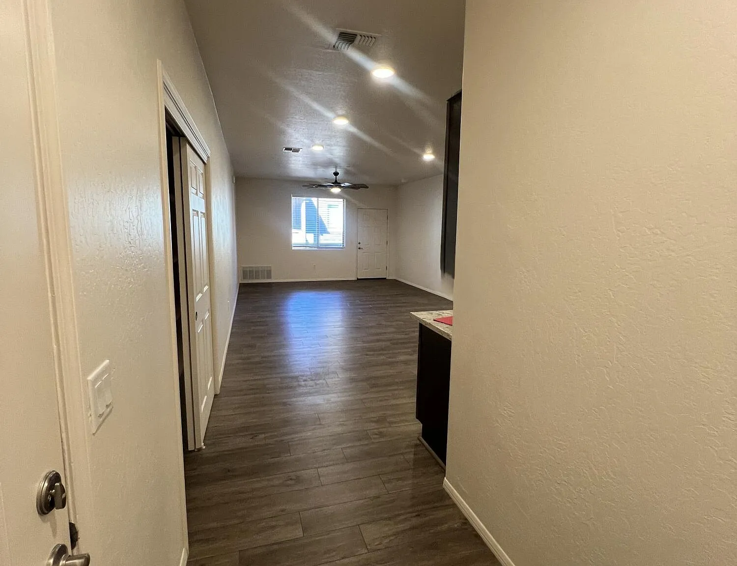 3 bed, 2.0 bath, 1406 sqft, $2,495 — Photo 4