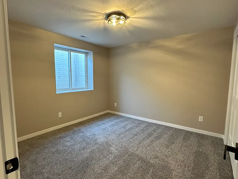9819 Keystone Dr — Photo 32