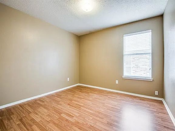 4th image of 9920 Nixon Dr
