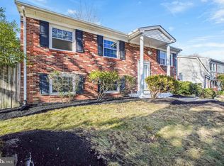 5242 Midway Ct, Woodbridge, VA 22193