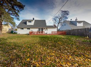 17 Plumtree Rd, Levittown, PA 19056