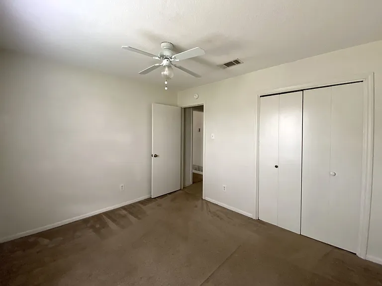 4800 Rainbow Cir #B — Photo 4