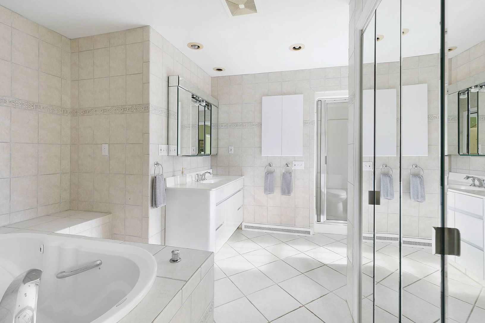  En suite bath 