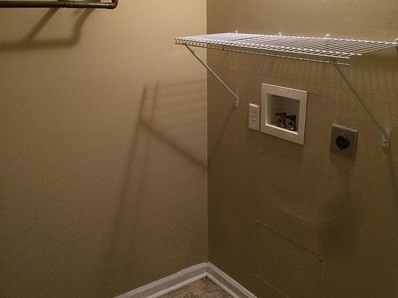 5th image of 955 Villa Dr APT 16