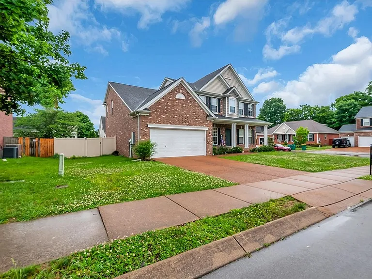 6000 Thrush Ct — Photo 2