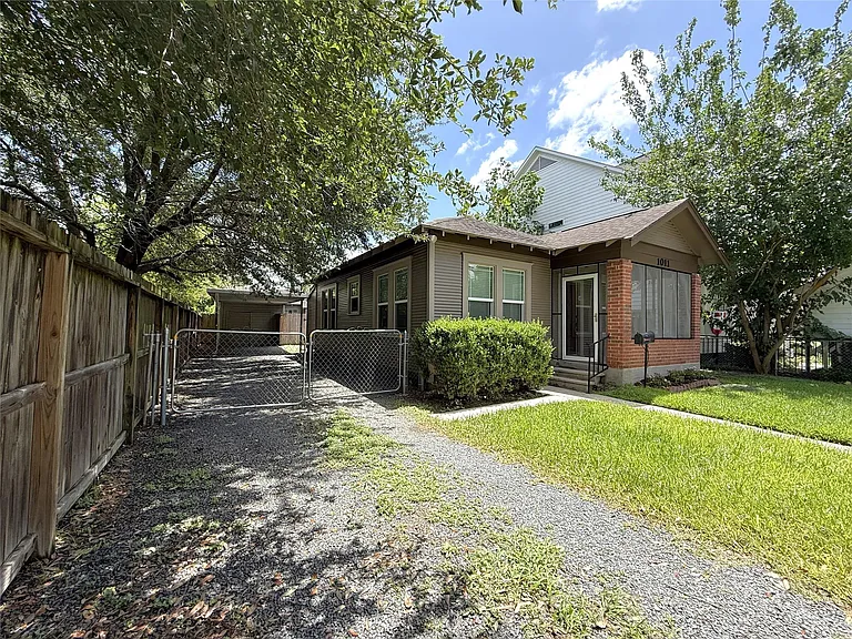 1011 Nadine St — Photo 2