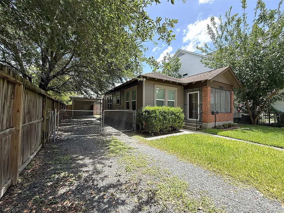 1011 Nadine St