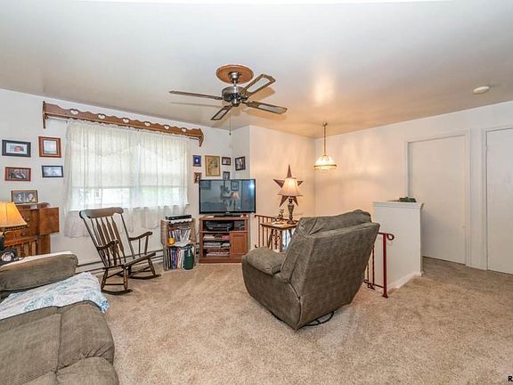 3rd image of 118 Fishermans Ln