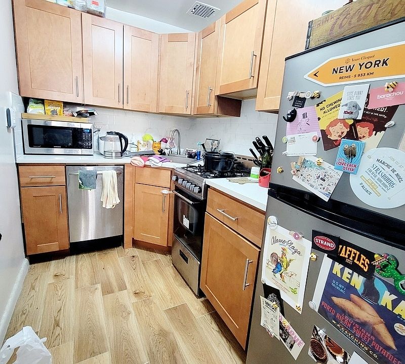 2nd image of 148 W 75th St #2R