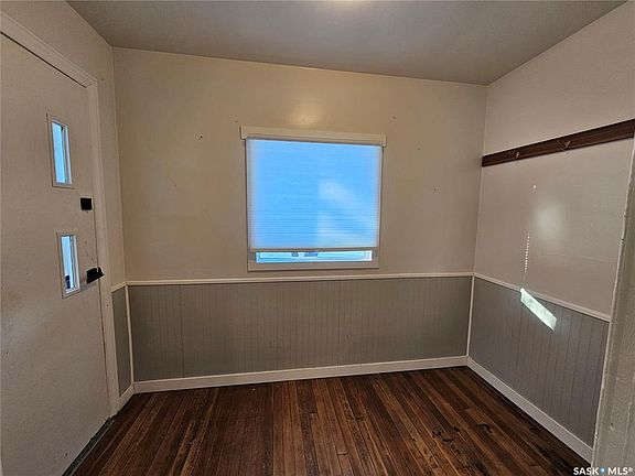 3rd image of 437 4th AVENUE E