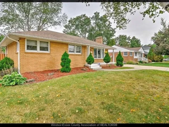 3087 Avondale Ave, Windsor, ON N9E 1X4