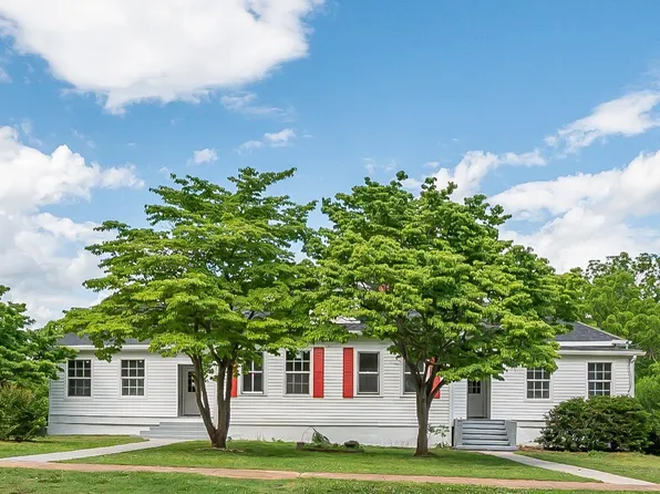 1003 Broad St #1005, Altavista, VA 24517