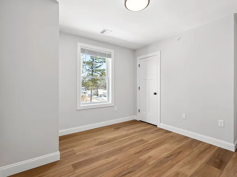 Bayberry Commons- 3 Bedroom 2.5 Bath Townhomes with 2 Car Garage — Photo 60