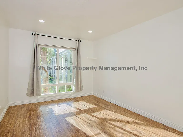 102 Scholz Plz #239 — Photo 5