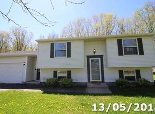 6626 Royal Pkwy S, Lockport, NY 14094