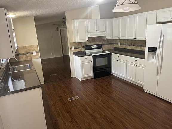 2nd image of 135 Emily St