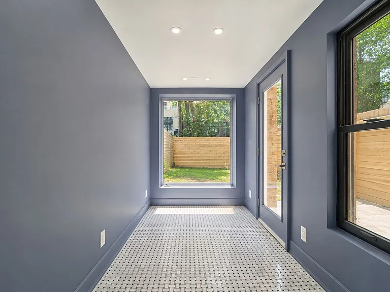 814 Putnam Ave #1 — Photo 17