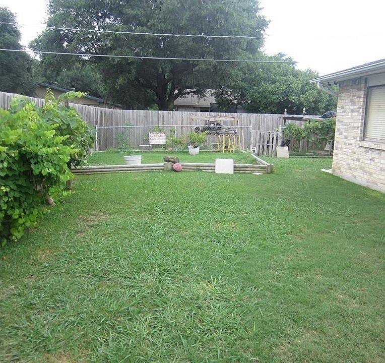 2nd image of 853 Pinehill Ln