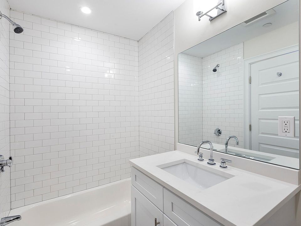 2nd image of 1902 Washington St Unit 2A