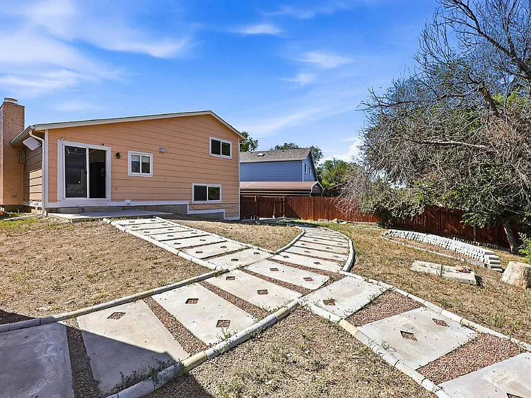 701 Autumn Pl — Photo 22