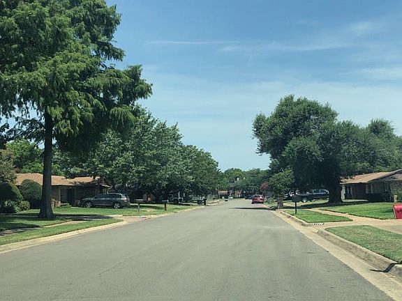 4th image of 1208 Meadowview Dr