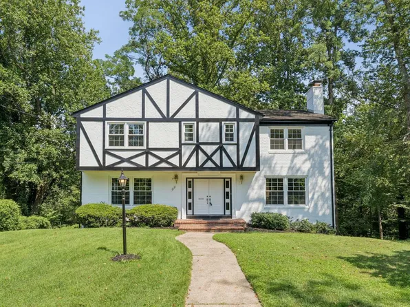 2827 Ellicott St NW, Washington, DC 20008