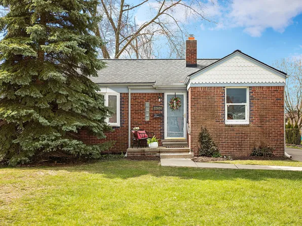 22024 Madison St, Saint Clair Shores, MI 48081