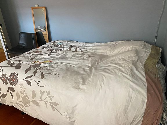 Queen size bed