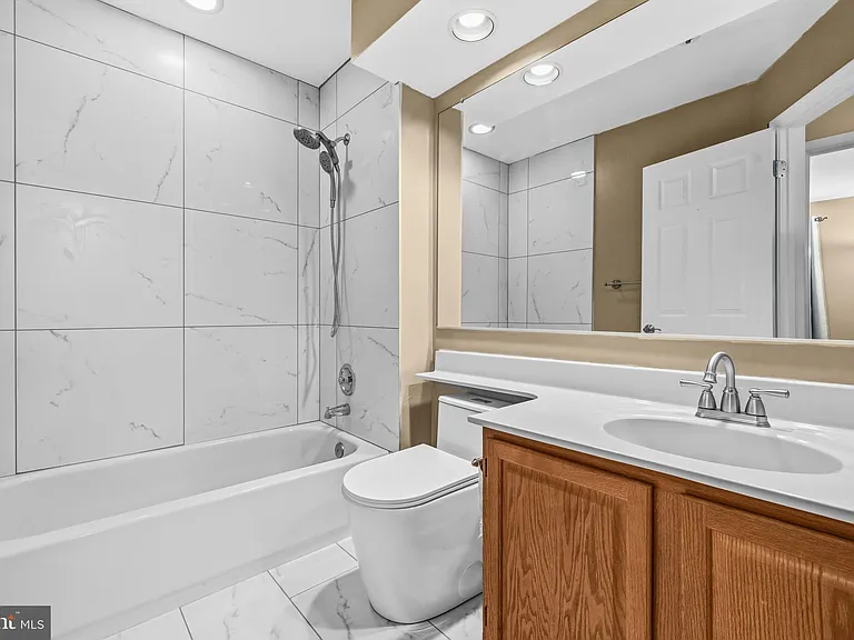 6837 Malton Ct — Photo 25