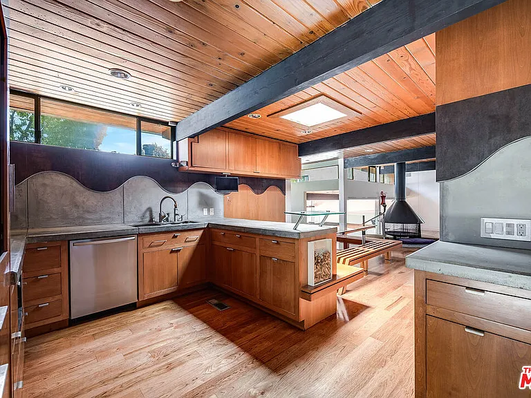 22277 Buena Ventura St — Photo 27