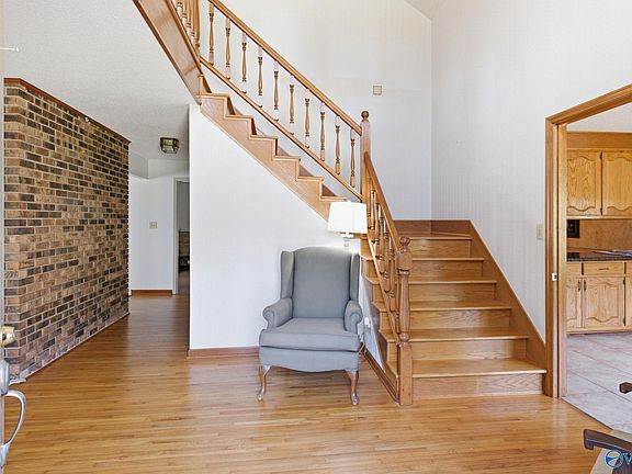 5th image of 172 Country Rd NW