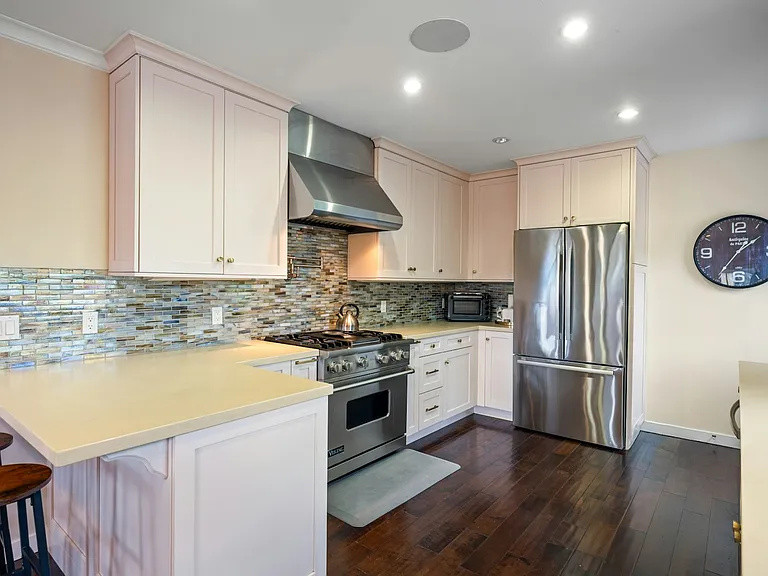 231 Avenue D — Photo 13