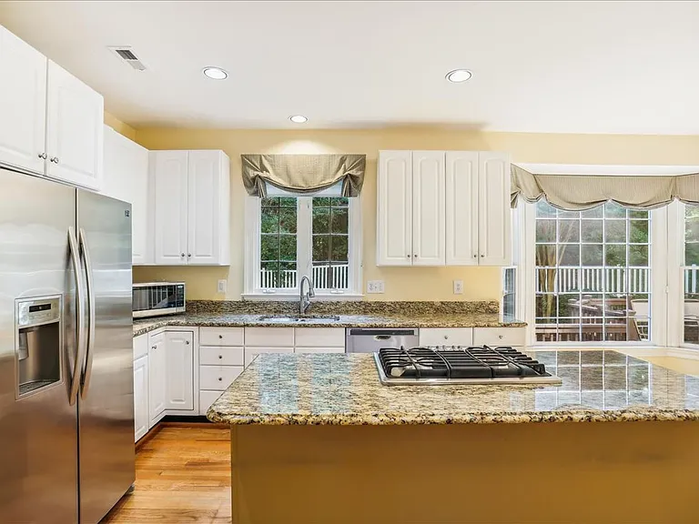 8931 Falls Farm Dr — Photo 5