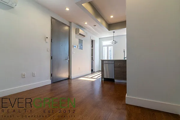 Rented by Evergreen Apartments BK | media 15