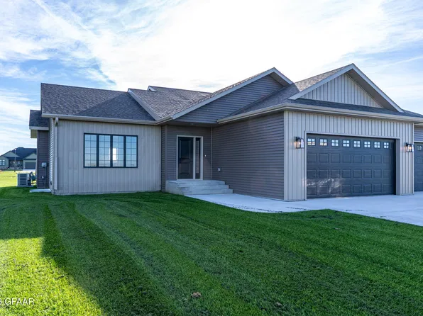 6307 Yukon Ln, Grand Forks, ND 58201