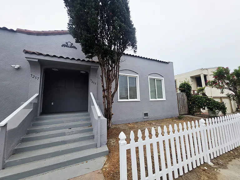 5255 Bancroft Ave — Photo 10