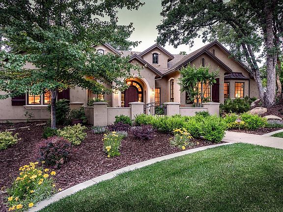 Please view Virtual Tour for more photos