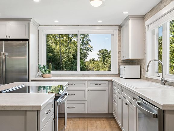 4th image of 103 Dyer Road