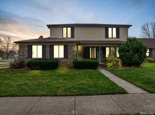 26007 Cheryl Dr, Brownstown, MI 48134
