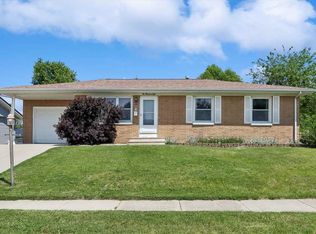 5008 Montclair Dr NW, Cedar Rapids, IA 52405