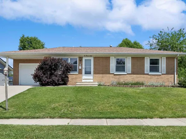 5008 Montclair Dr NW, Cedar Rapids, IA 52405