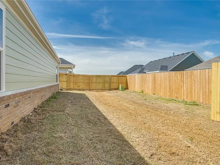 5427 Southwood Ave — Photo 9