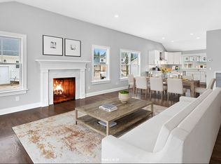 450 Middle Rd UNIT 16, Riverhead, NY 11901