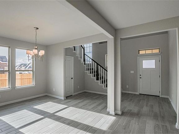 4th image of 108 Shady Glen Dr