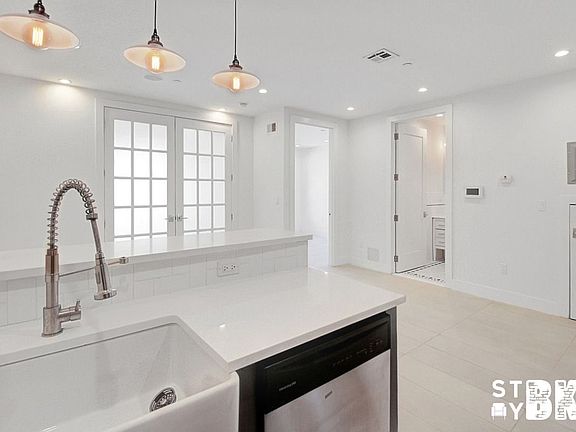 2nd image of 1068 Lafayette Ave #5P