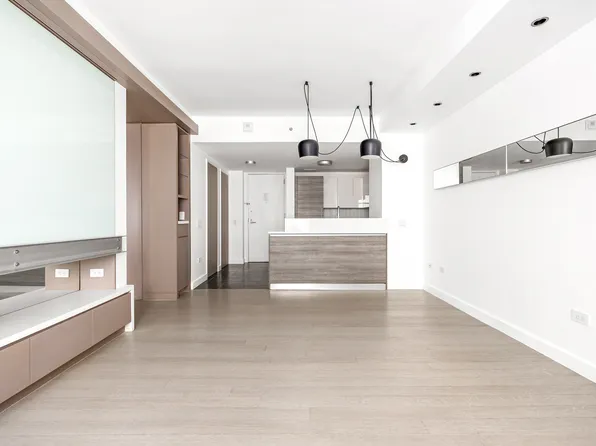 100 West 58th Street 13E image 2 of 12