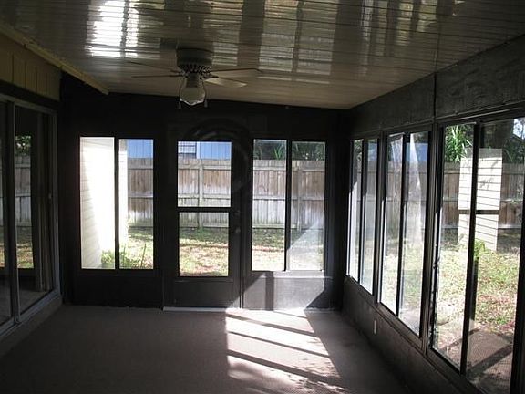 4th image of 961 Sandcrest Dr