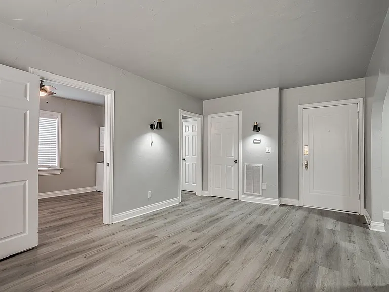 2801 N Walker Ave #4 — Photo 7