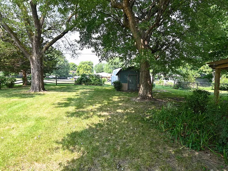 7146 S Meridian St — Photo 47